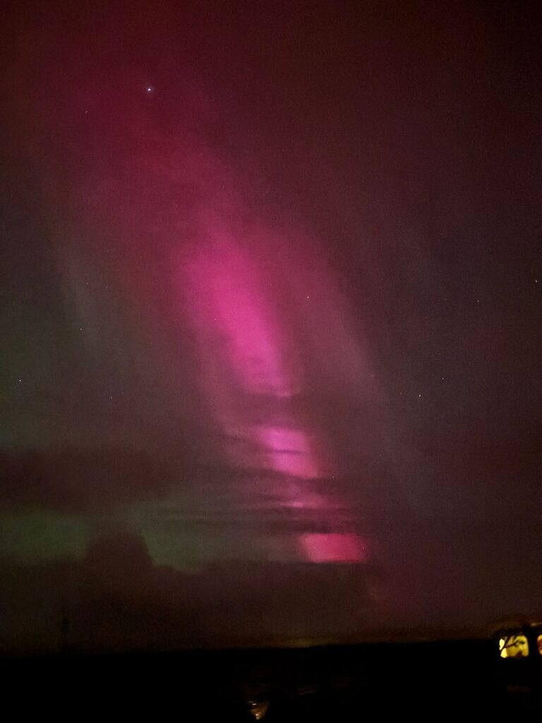 islandia-aurora-boreal-nuvens