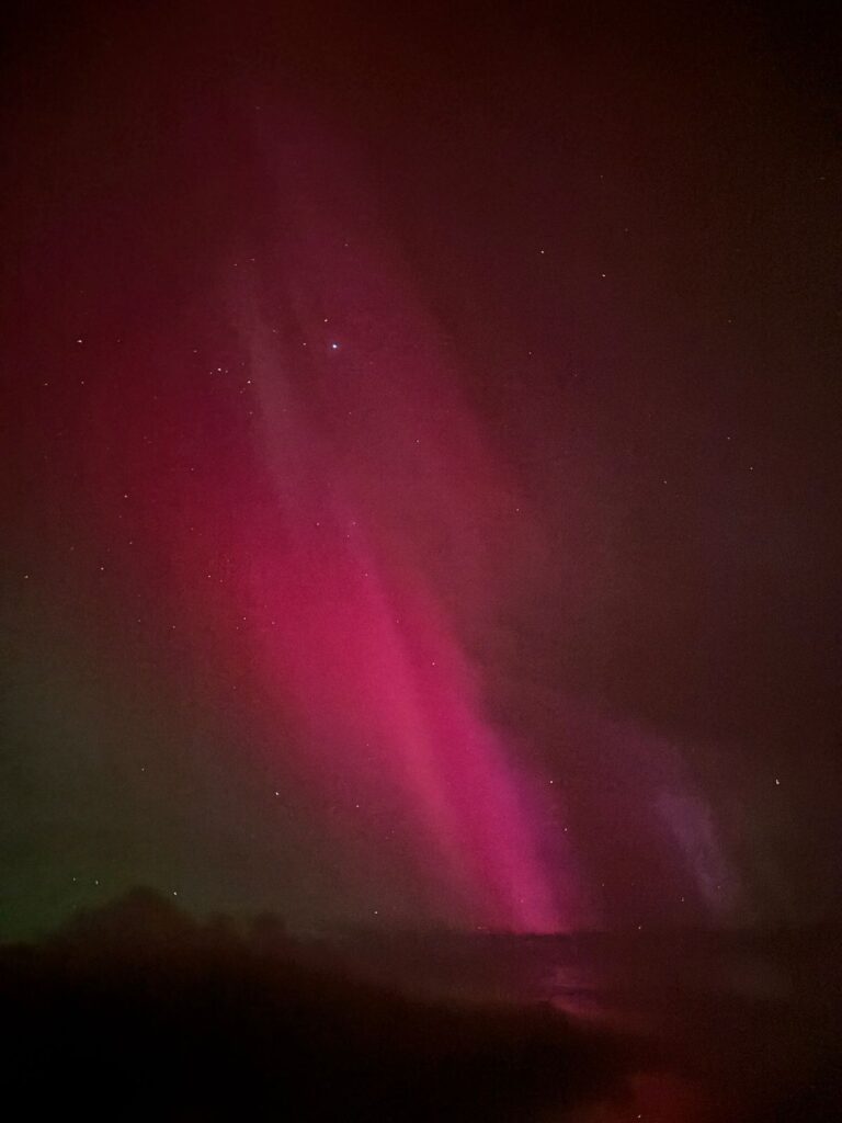 islandia-aurora-boreal-rosa